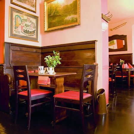 Restaurant Dicker Mann Hotel Zum Blauen Krebs Регенсбург Экстерьер фото