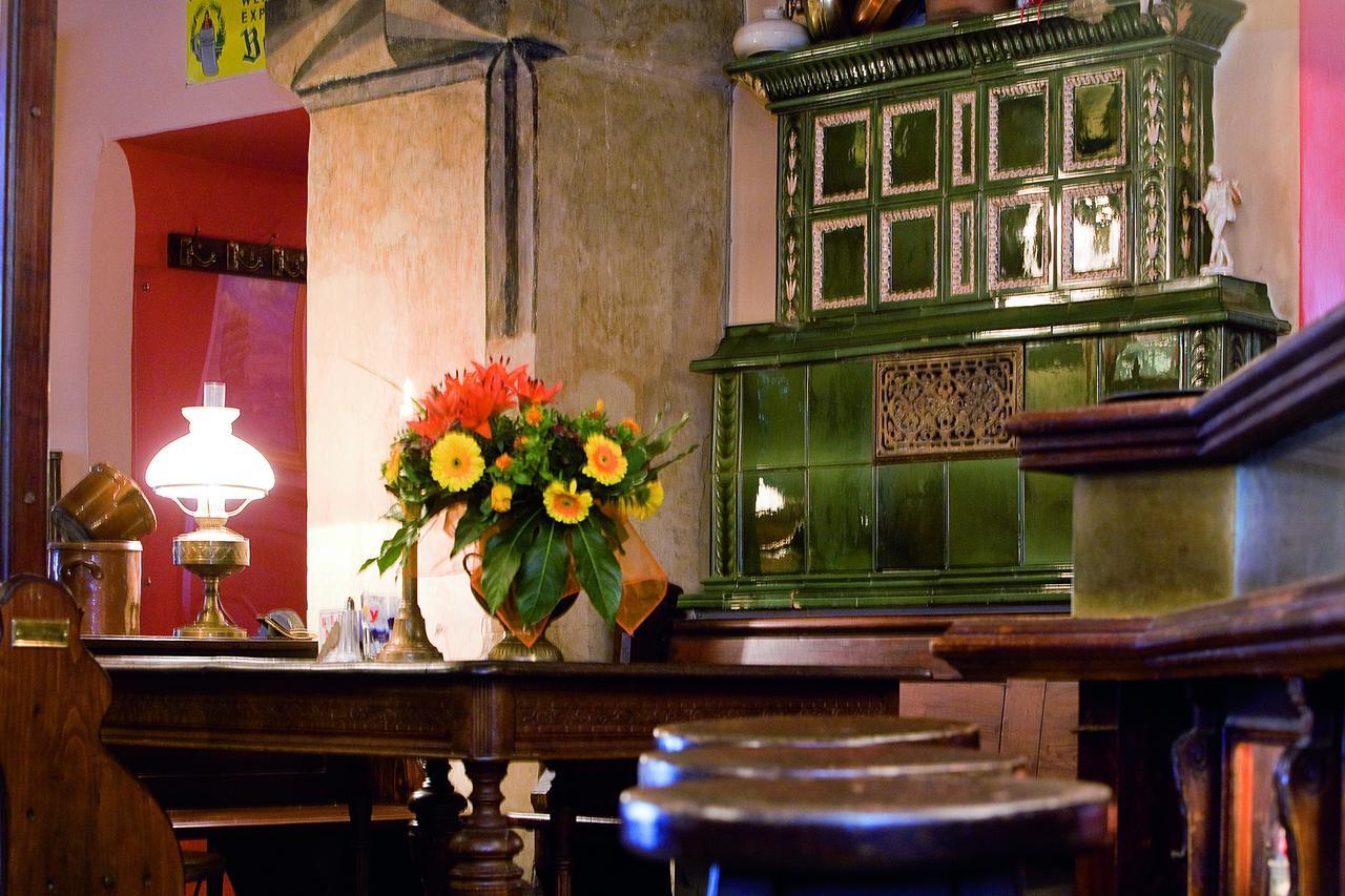 Restaurant Dicker Mann Hotel Zum Blauen Krebs Регенсбург Экстерьер фото